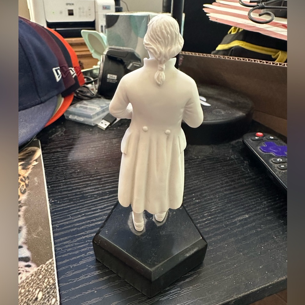 Thomas Jefferson White Figurine - Picture 3 of 3